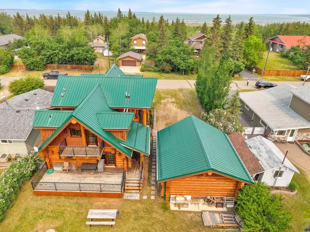 8 Oliver Avenue Gull Lake AB T4L 2N1