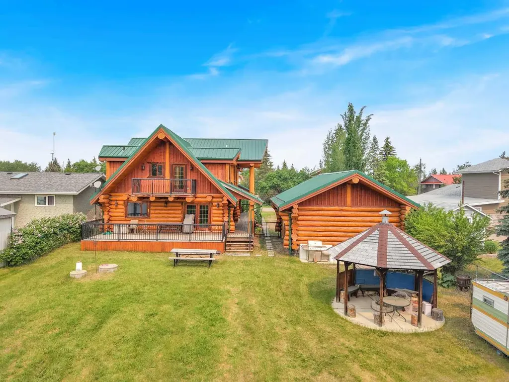 8 Oliver Avenue Gull Lake AB T4L 2N1
