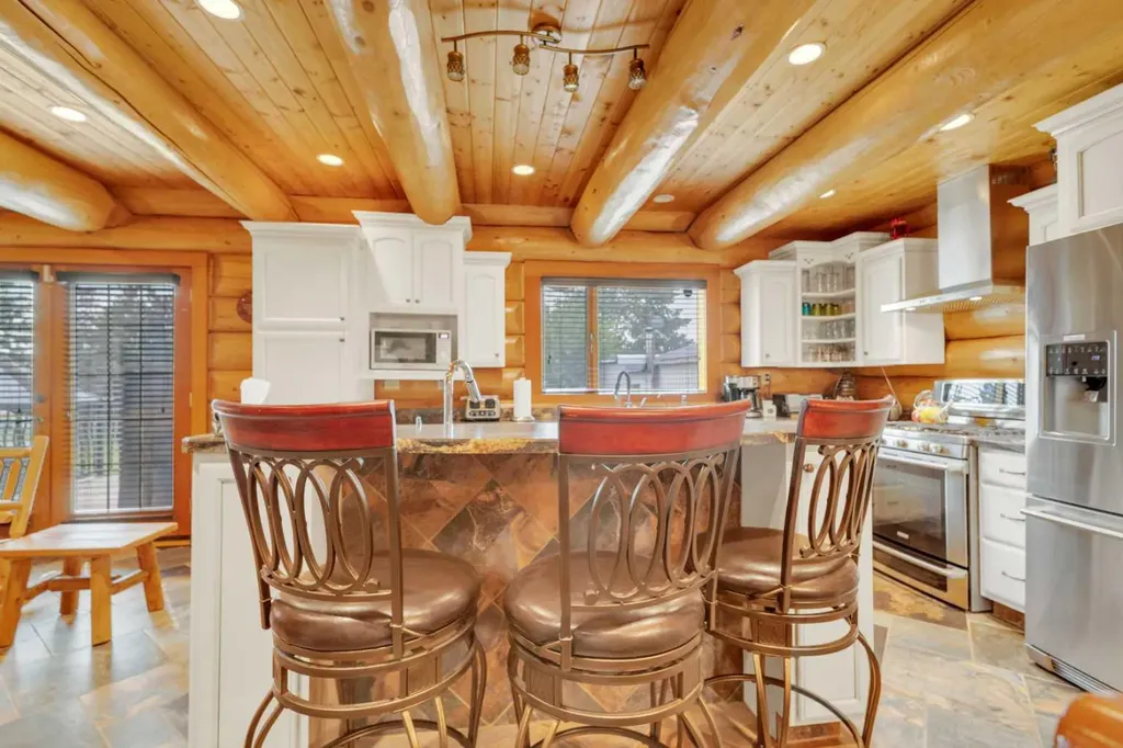 8 Oliver Avenue Gull Lake AB T4L 2N1