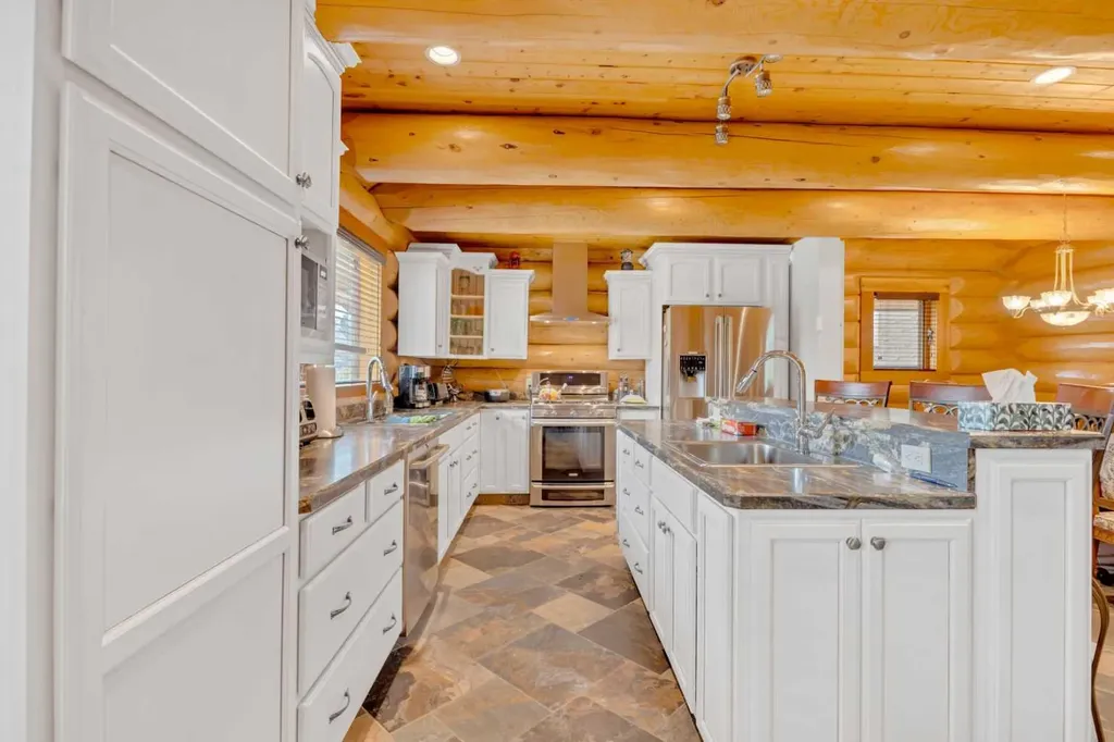 8 Oliver Avenue Gull Lake AB T4L 2N1