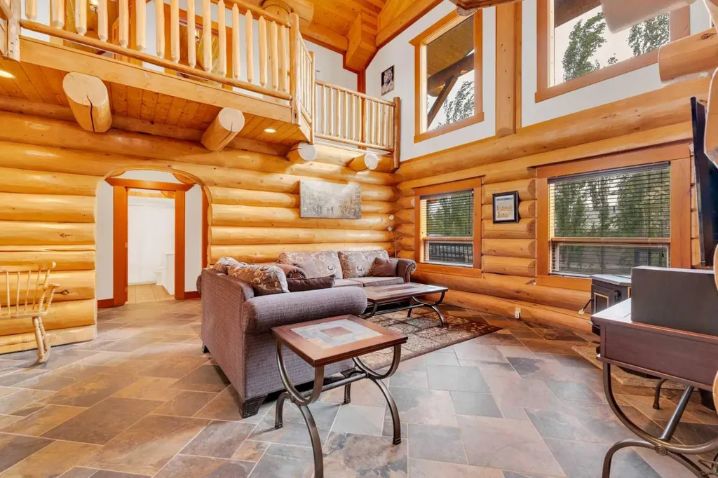 8 Oliver Avenue Gull Lake AB T4L 2N1