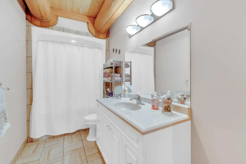 8 Oliver Avenue Gull Lake AB T4L 2N1