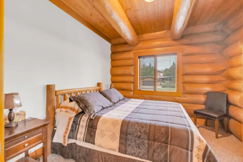 8 Oliver Avenue Gull Lake AB T4L 2N1