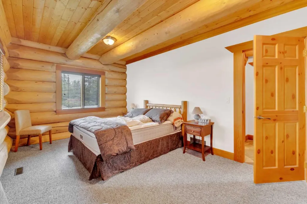 8 Oliver Avenue Gull Lake AB T4L 2N1