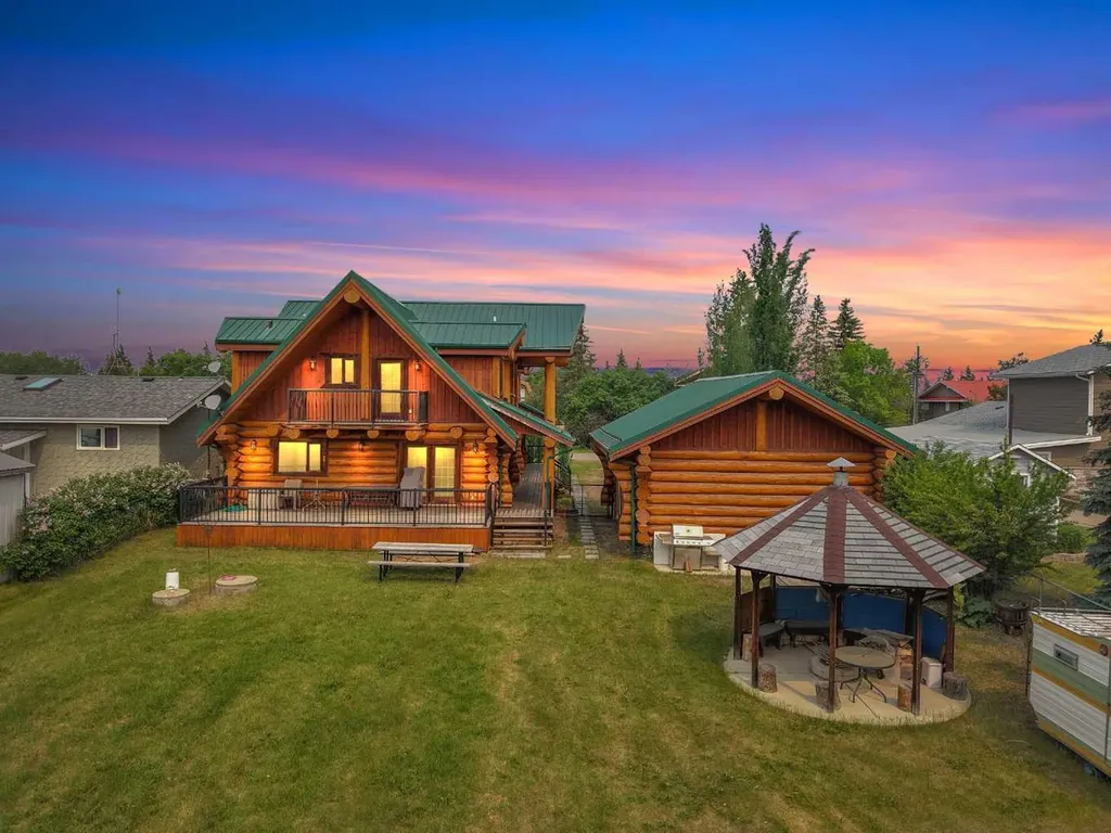 8 Oliver Avenue Gull Lake AB T4L 2N1