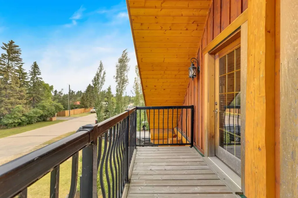 8 Oliver Avenue Gull Lake AB T4L 2N1