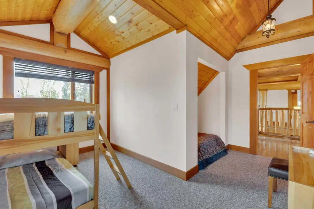 8 Oliver Avenue Gull Lake AB T4L 2N1