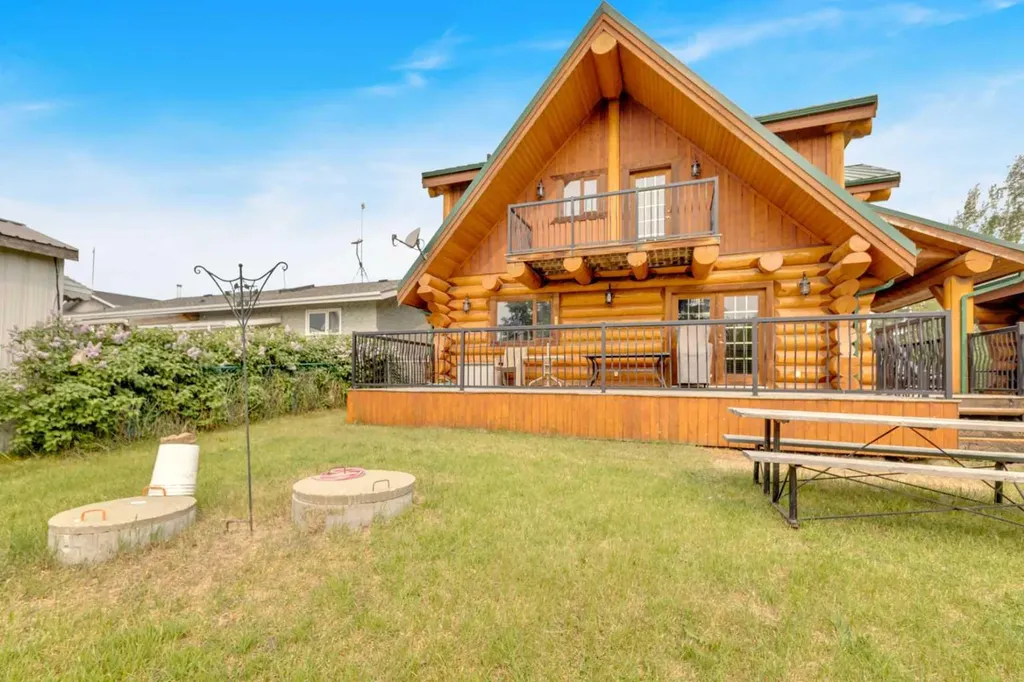 8 Oliver Avenue Gull Lake AB T4L 2N1
