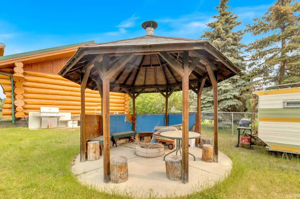 8 Oliver Avenue Gull Lake AB T4L 2N1