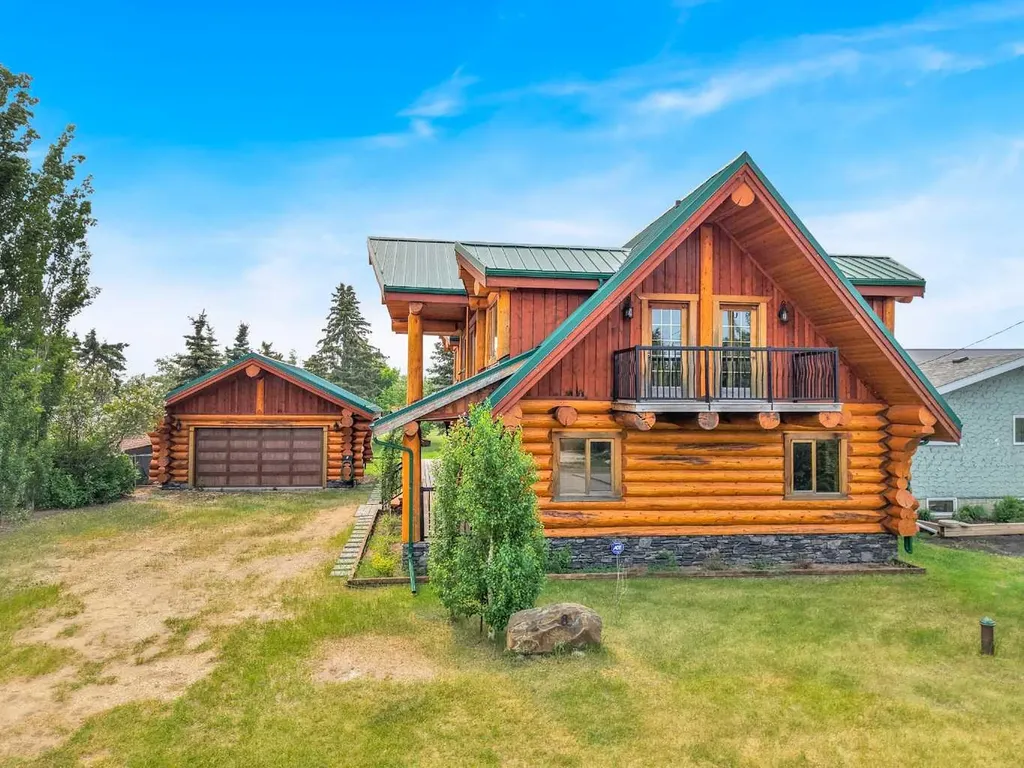 8 Oliver Avenue Gull Lake AB T4L 2N1