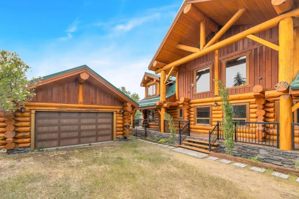 8 Oliver Avenue Gull Lake AB T4L 2N1