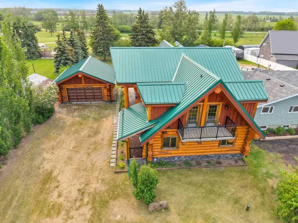8 Oliver Avenue Gull Lake AB T4L 2N1