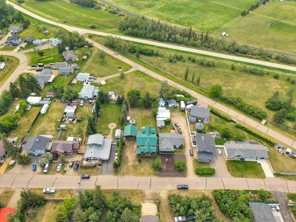 8 Oliver Avenue Gull Lake AB T4L 2N1