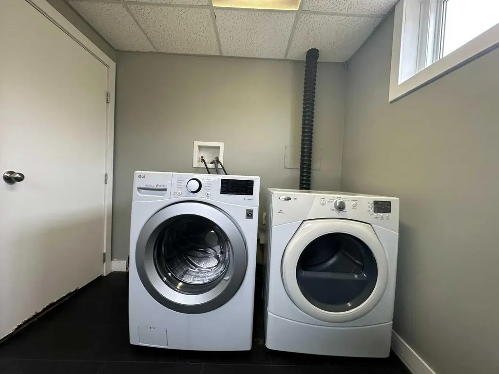 5002 57 Avenue Ponoka AB T4J 1G5