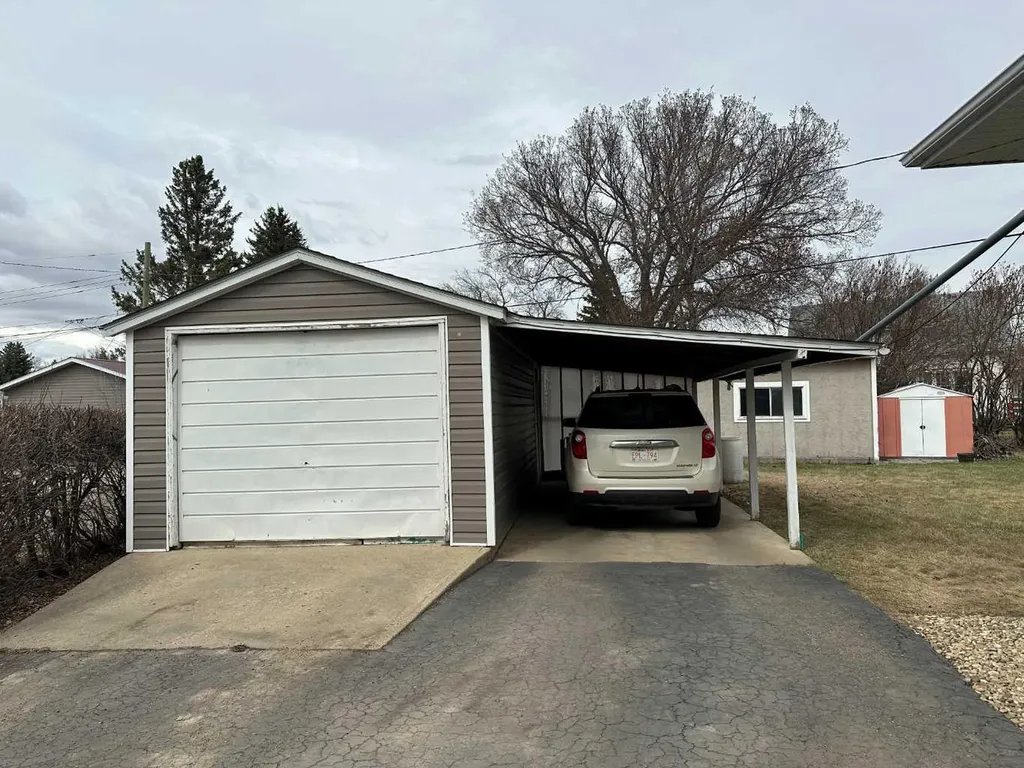 5002 57 Avenue Ponoka AB T4J 1G5