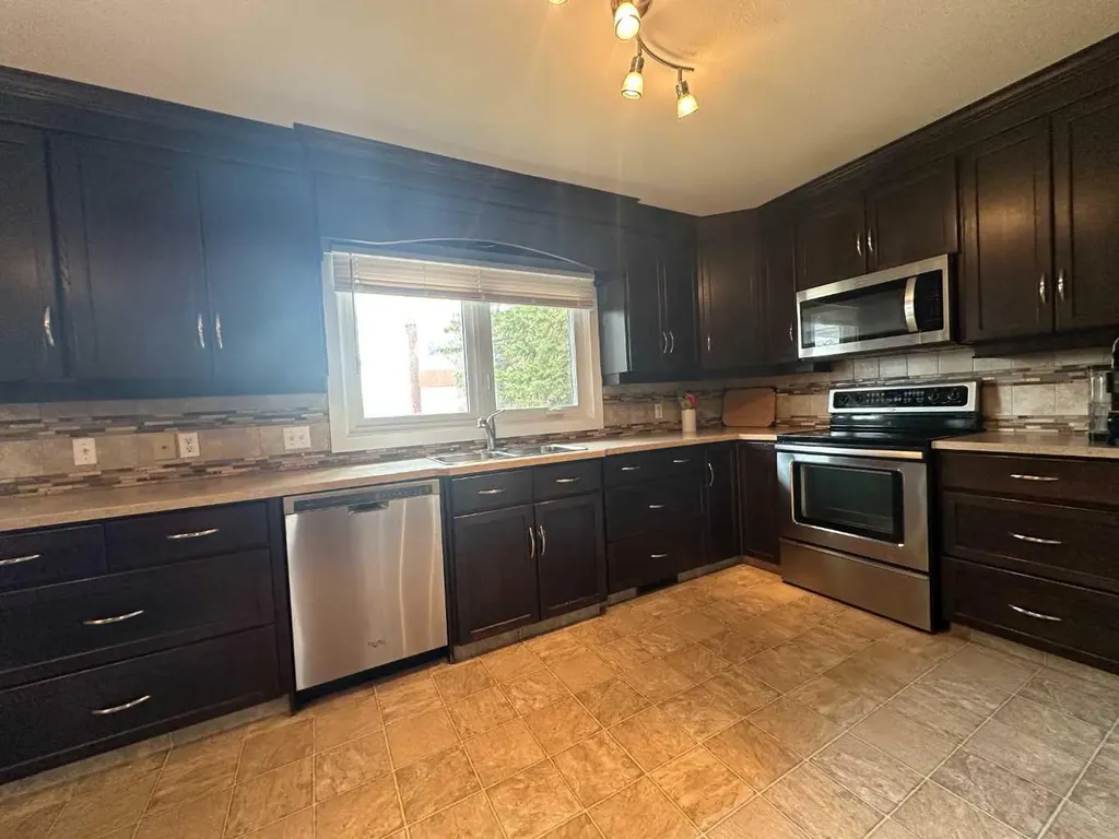 5002 57 Avenue Ponoka AB T4J 1G5
