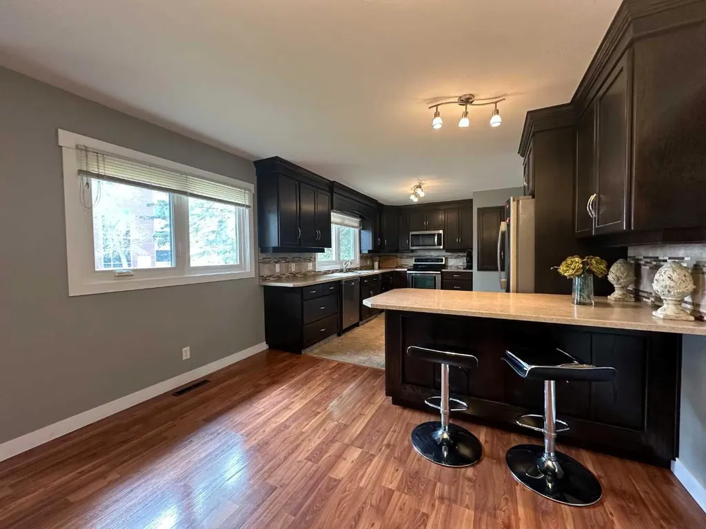 5002 57 Avenue Ponoka AB T4J 1G5