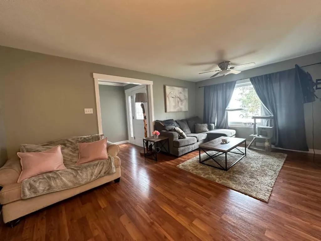 5002 57 Avenue Ponoka AB T4J 1G5