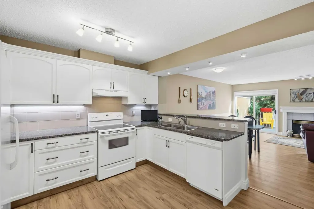 55 Cedarview Mews SW Calgary AB T2W6H8
