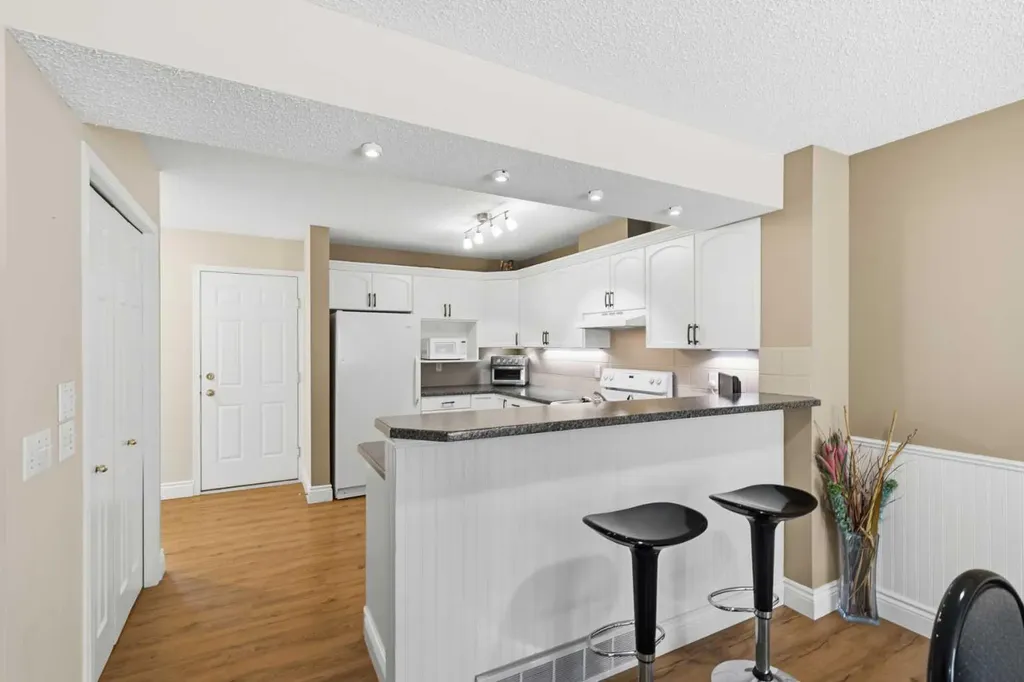 55 Cedarview Mews SW Calgary AB T2W6H8