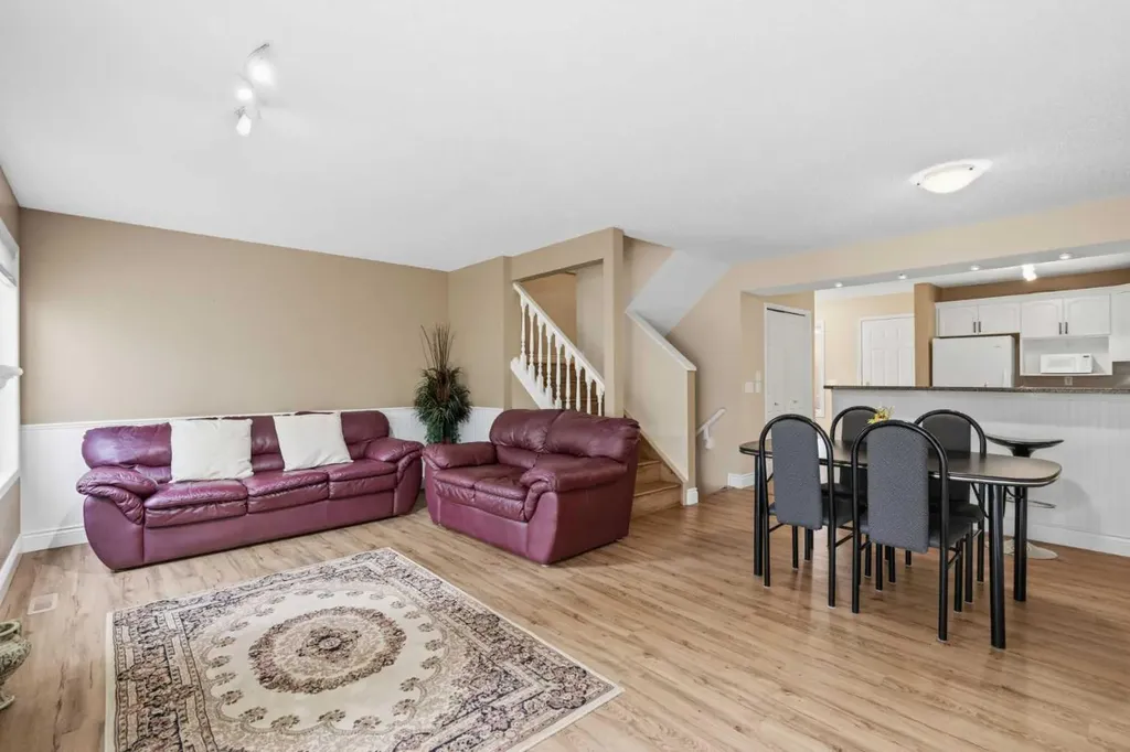 55 Cedarview Mews SW Calgary AB T2W6H8
