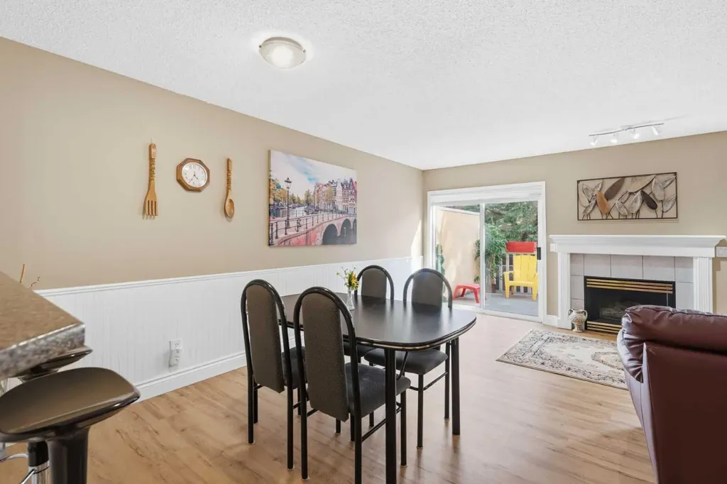 55 Cedarview Mews SW Calgary AB T2W6H8