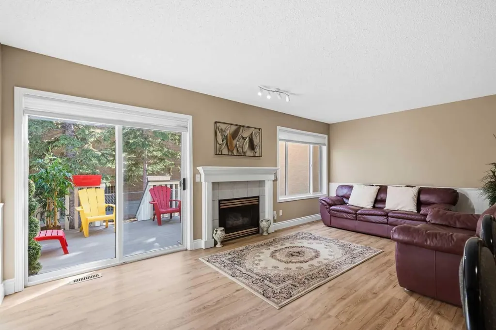 55 Cedarview Mews SW Calgary AB T2W6H8