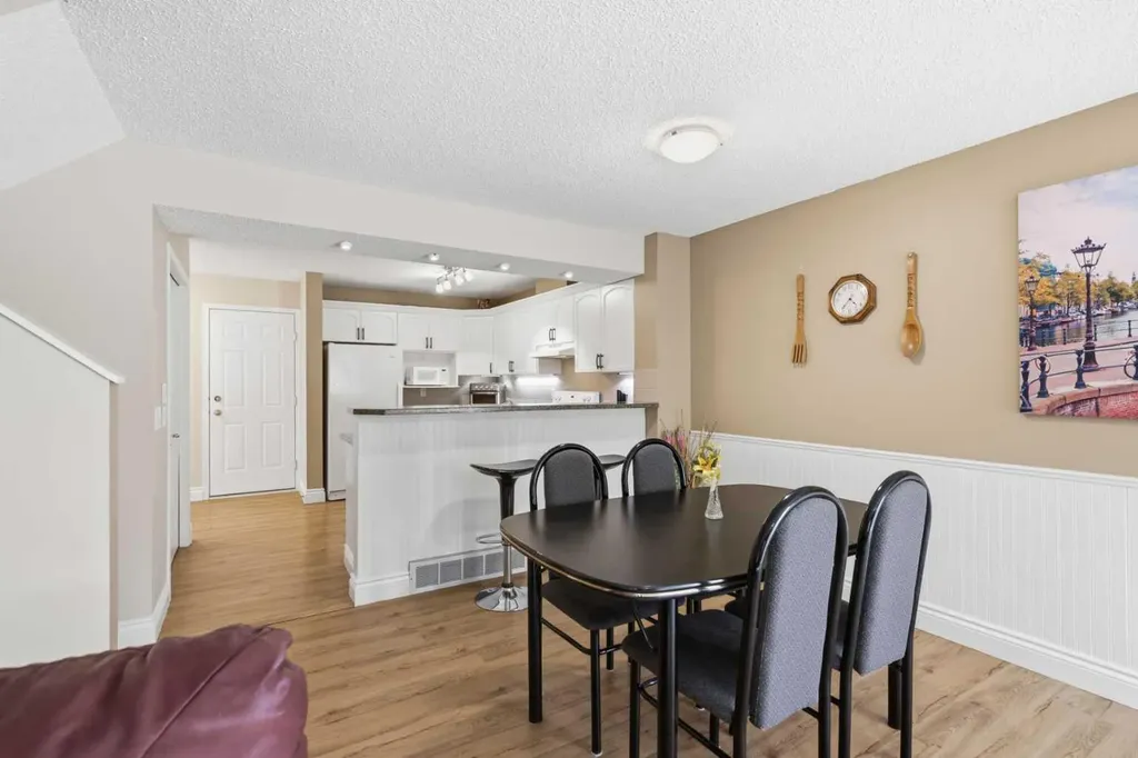 55 Cedarview Mews SW Calgary AB T2W6H8
