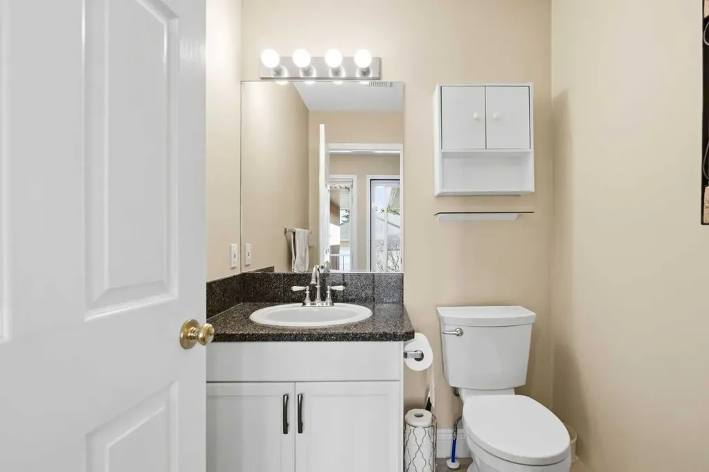 55 Cedarview Mews SW Calgary AB T2W6H8