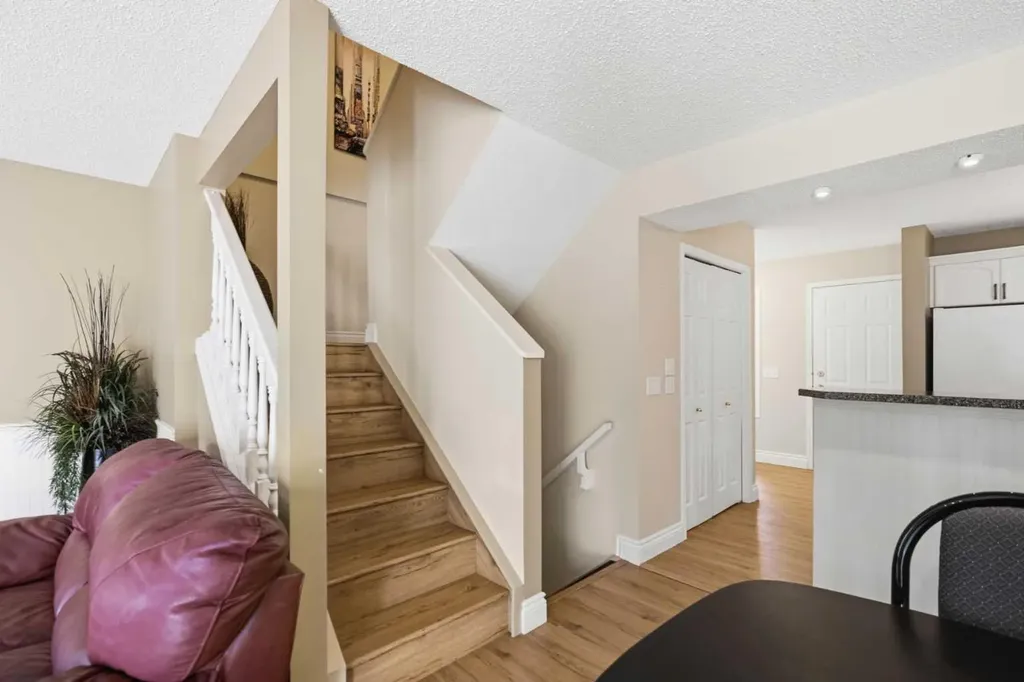 55 Cedarview Mews SW Calgary AB T2W6H8