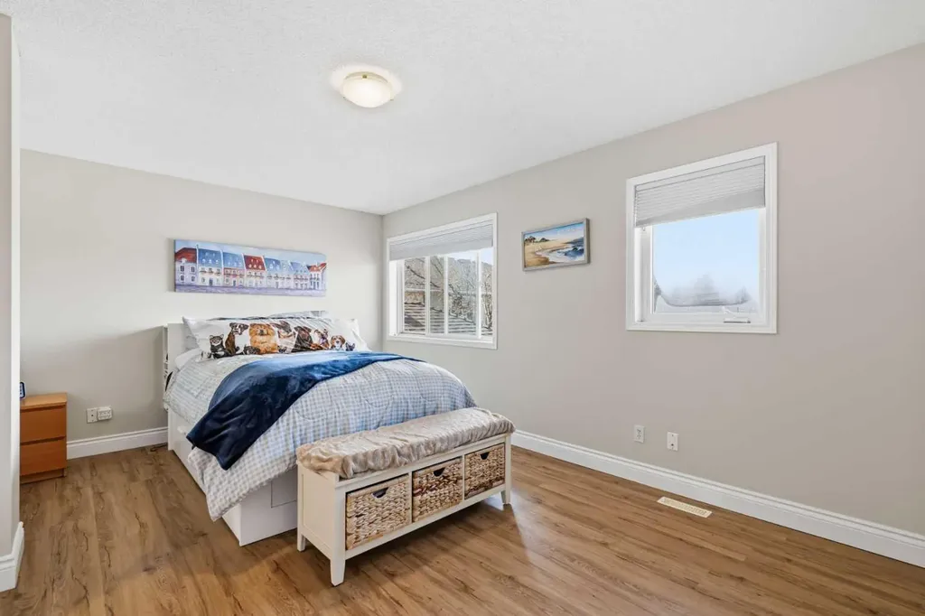 55 Cedarview Mews SW Calgary AB T2W6H8