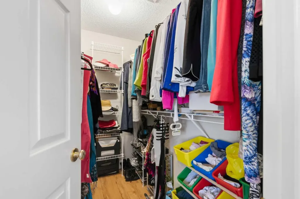 55 Cedarview Mews SW Calgary AB T2W6H8
