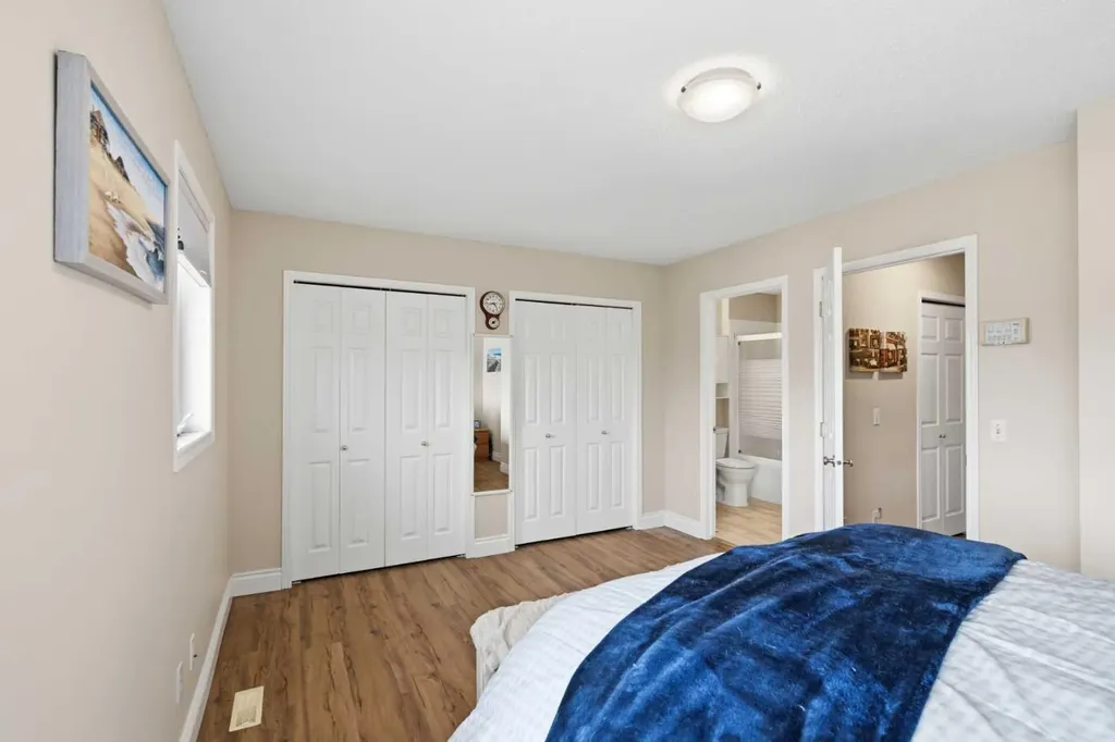 55 Cedarview Mews SW Calgary AB T2W6H8