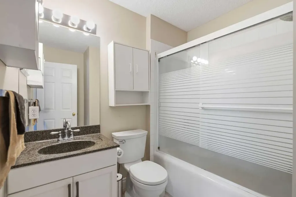 55 Cedarview Mews SW Calgary AB T2W6H8