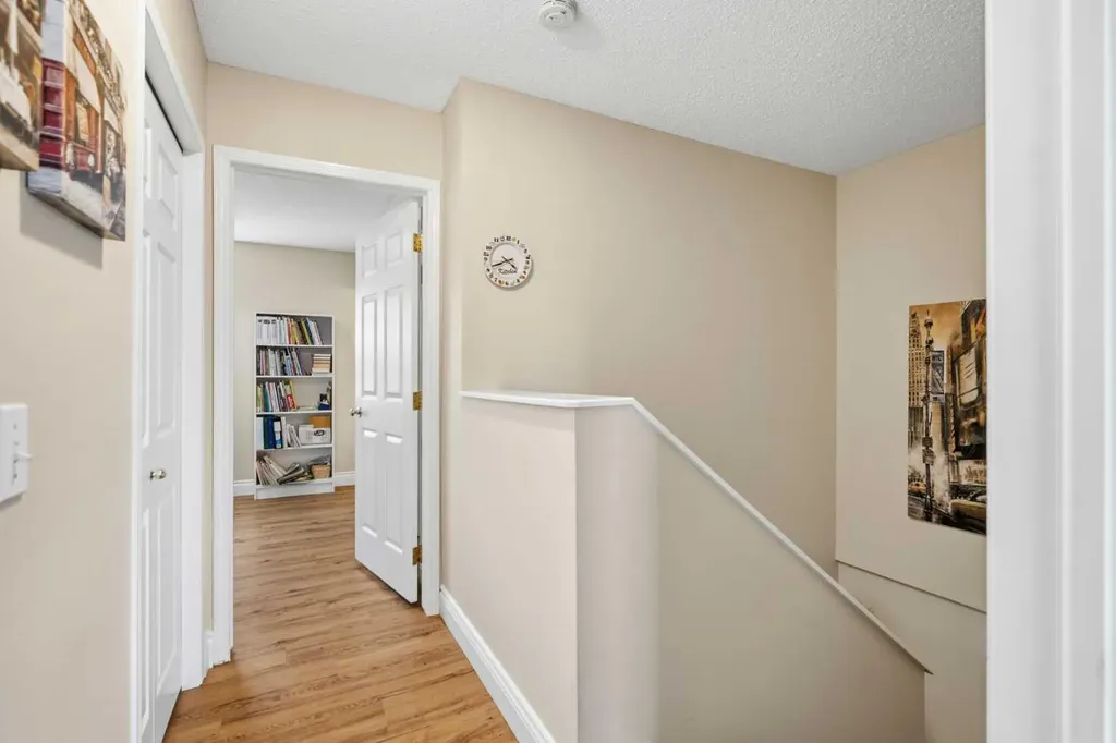 55 Cedarview Mews SW Calgary AB T2W6H8