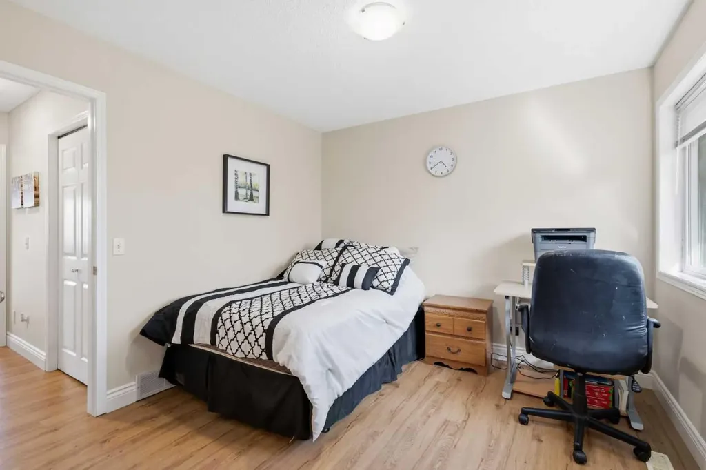 55 Cedarview Mews SW Calgary AB T2W6H8