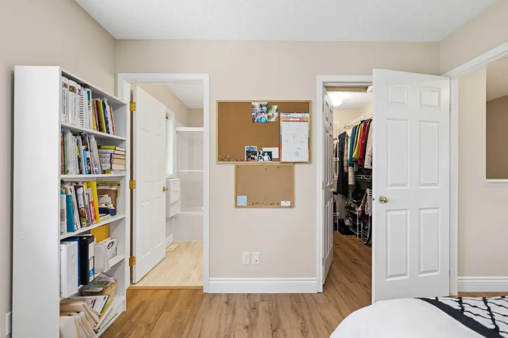 55 Cedarview Mews SW Calgary AB T2W6H8