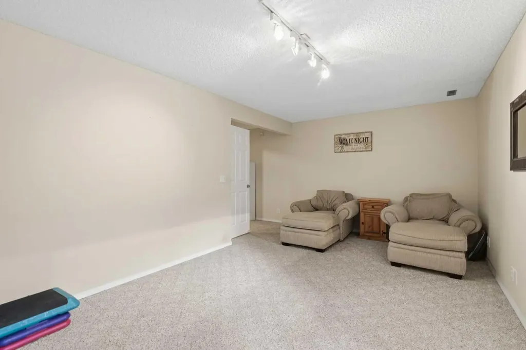 55 Cedarview Mews SW Calgary AB T2W6H8