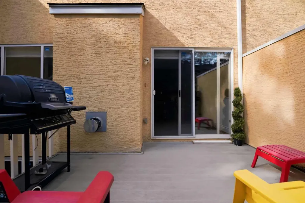 55 Cedarview Mews SW Calgary AB T2W6H8