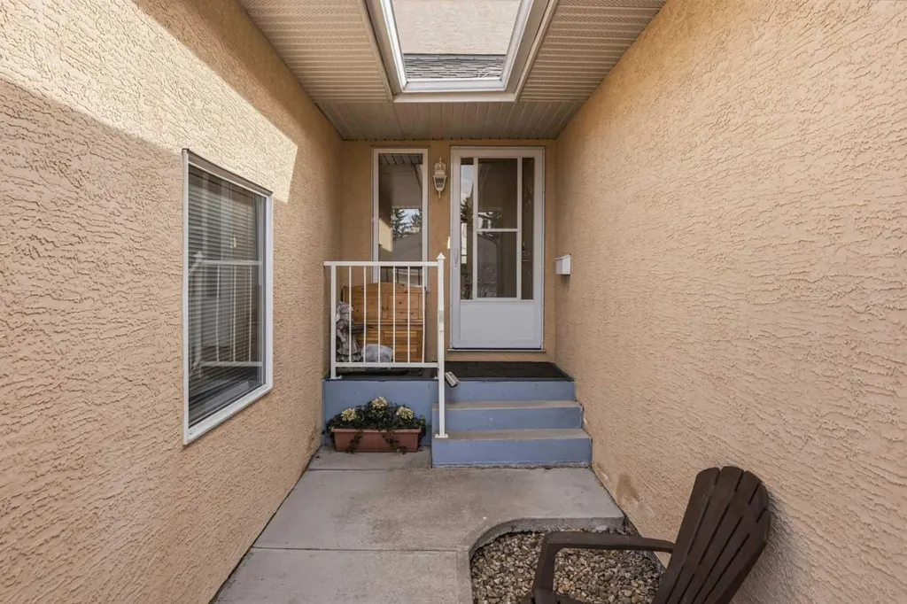 55 Cedarview Mews SW Calgary AB T2W6H8