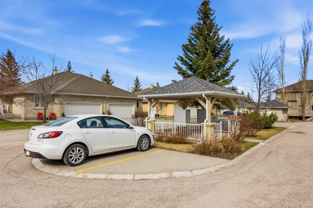 55 Cedarview Mews SW Calgary AB T2W6H8