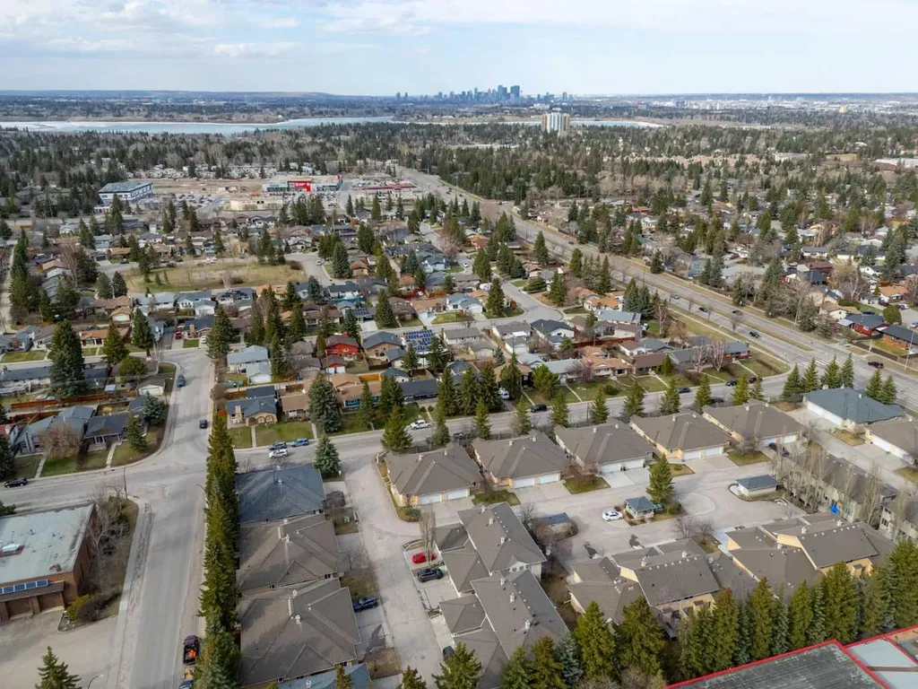 55 Cedarview Mews SW Calgary AB T2W6H8