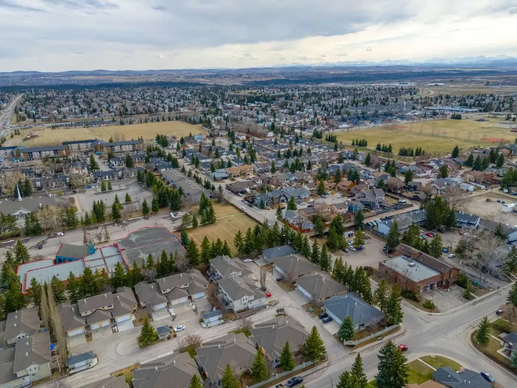 55 Cedarview Mews SW Calgary AB T2W6H8