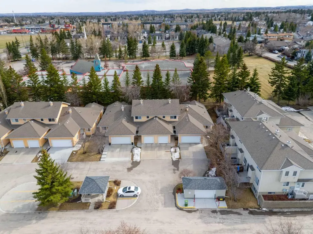 55 Cedarview Mews SW Calgary AB T2W6H8