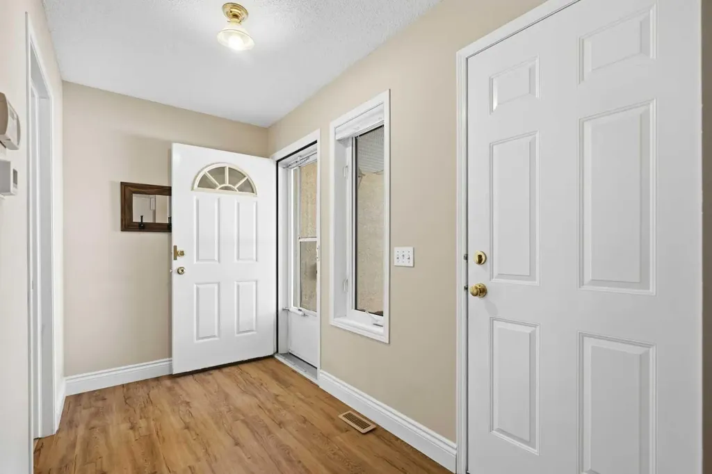 55 Cedarview Mews SW Calgary AB T2W6H8