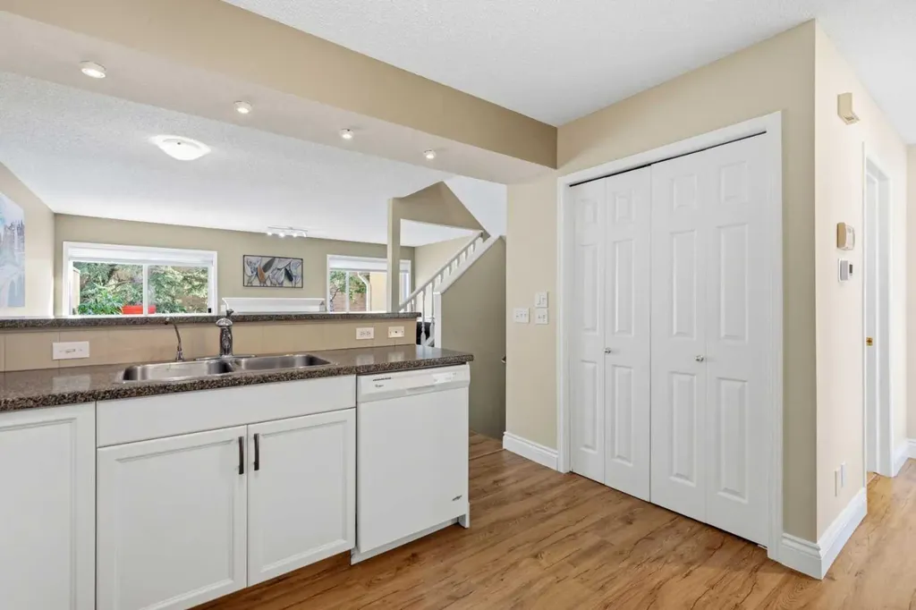 55 Cedarview Mews SW Calgary AB T2W6H8