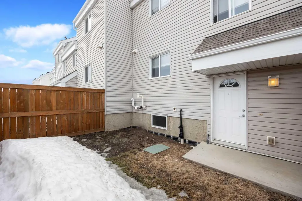 711 Beacon Hill Drive Fort Mcmurray AB T9H 3R5