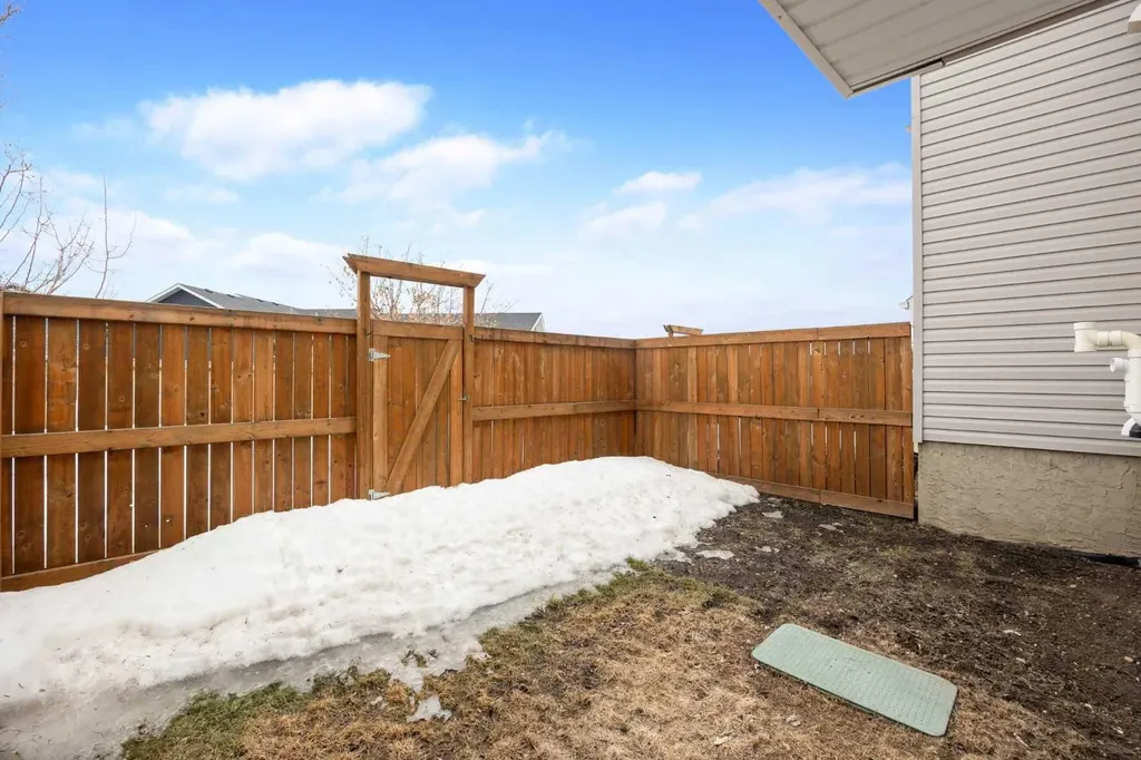 711 Beacon Hill Drive Fort Mcmurray AB T9H 3R5