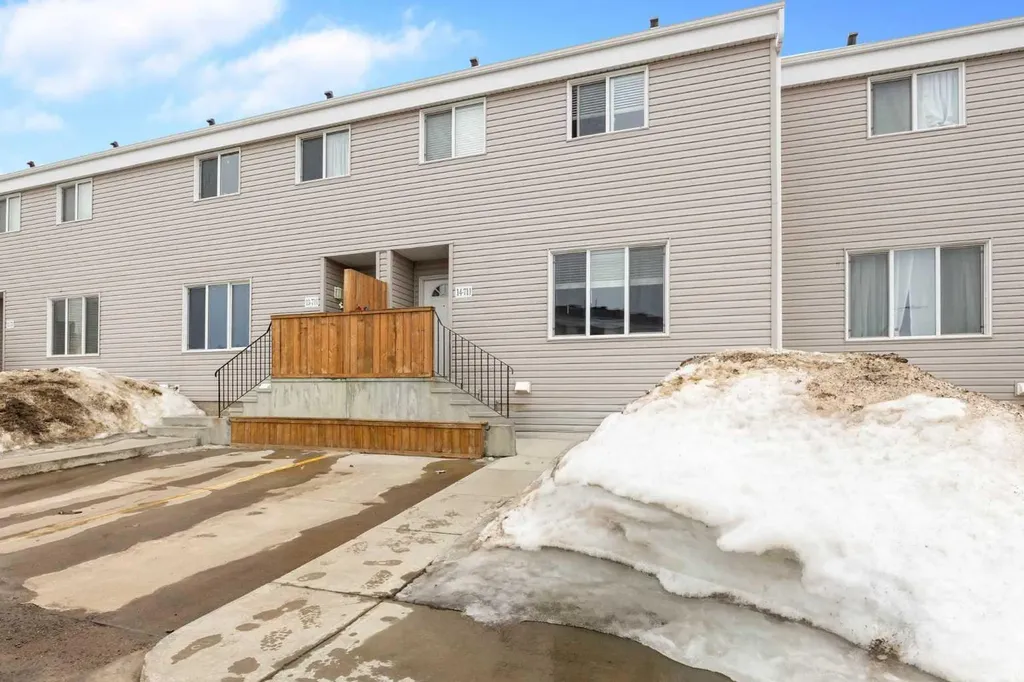 711 Beacon Hill Drive Fort Mcmurray AB T9H 3R5