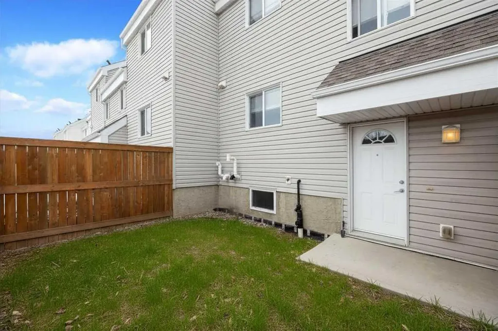 711 Beacon Hill Drive Fort Mcmurray AB T9H 3R5